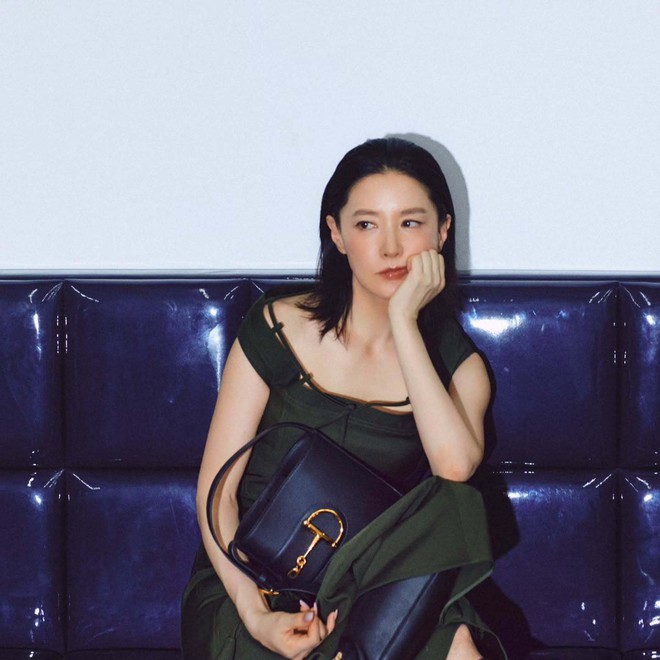 Lee Young Ae không để tóc quá dài ở tuổi 50+ mà áp dụng 4 kiểu tóc gọn gàng, trẻ trung sau đây- Ảnh 9.