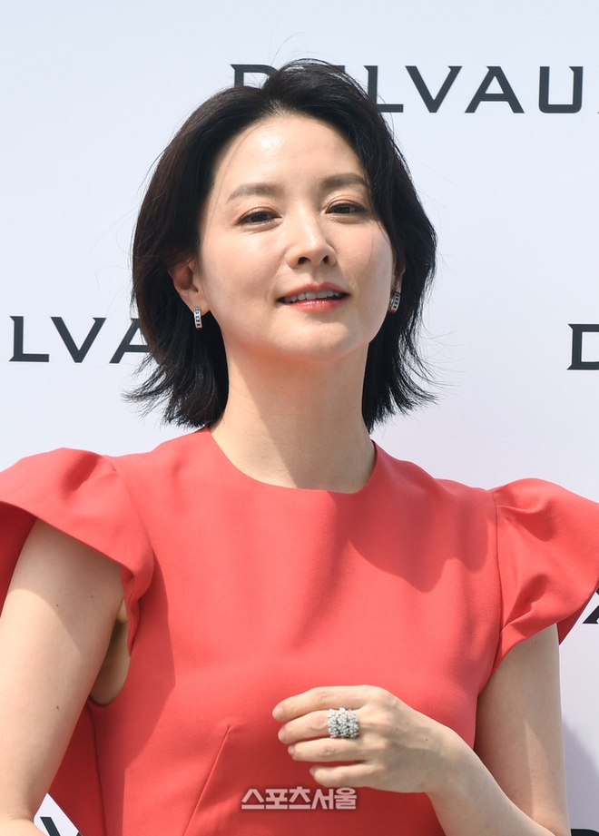 Lee Young Ae không để tóc quá dài ở tuổi 50+ mà áp dụng 4 kiểu tóc gọn gàng, trẻ trung sau đây- Ảnh 3.