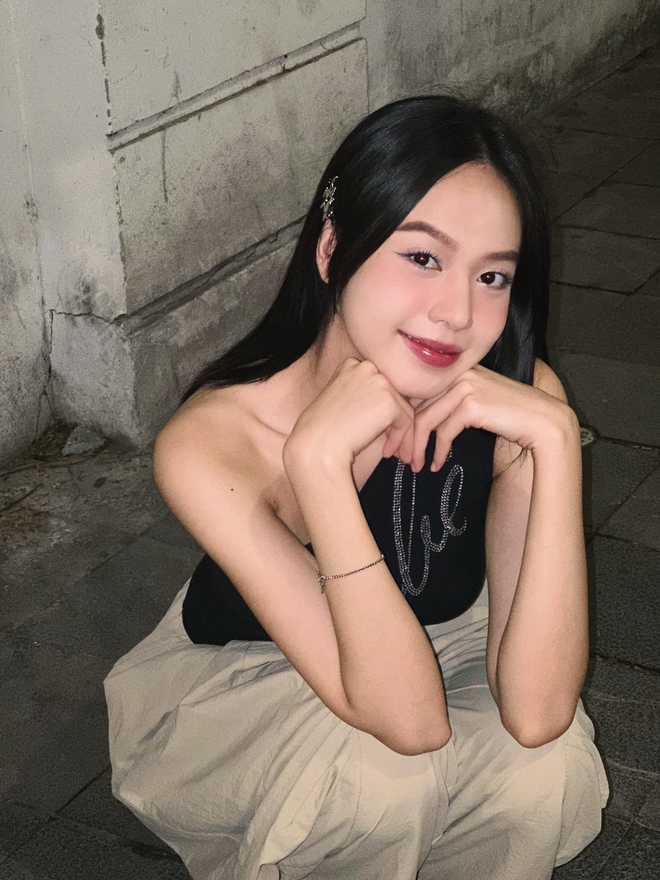 Nàng hậu Quốc tế đổi giao diện, netizen gọi tên Lisa và 1 Em Xinh- Ảnh 8. Nàng hậu Quốc tế đổi giao diện, netizen gọi tên Lisa và 1 Em Xinh- Ảnh 8.
