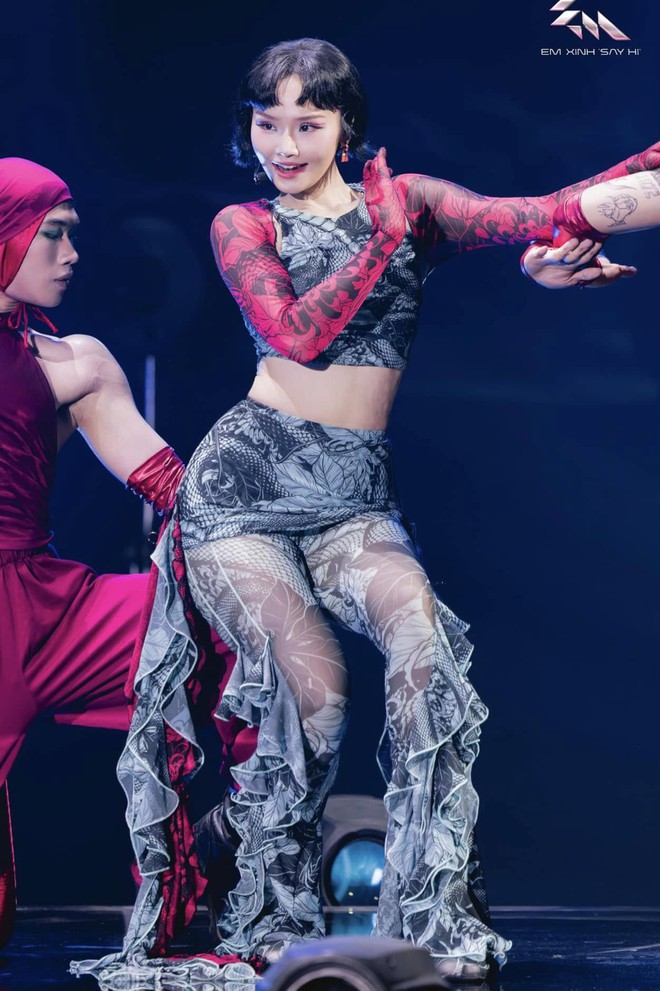 Miu Lê diện váy ngắn khoe body cực cháy tập tennis,"flex" vợt do "chồng yêu" tặng, bạn trai thiếu gia phản ứng gây chú ý- Ảnh 7.
