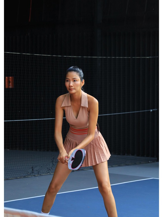 Hoàng Thuỳ cũng chơi pickleball rồi đây, nhưng để có body nóng bỏng mắt mãi chưa "hết thời" phải tập thêm các bài này- Ảnh 3.