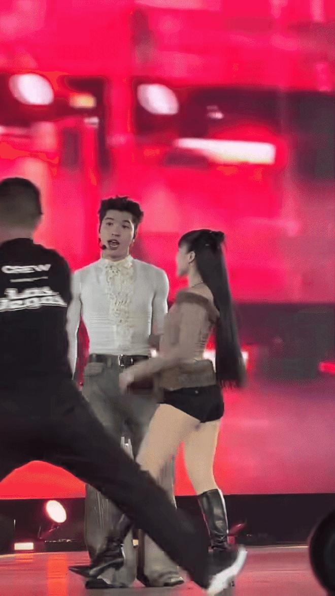 HIEUTHUHAI quá bạo: Khoe body cực nét uốn éo sexy HIEUTHUHAI quá bạo: Khoe body cực nét uốn éo sexy