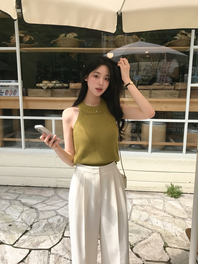 Biết được 4 mẫu quần dài hoàn hảo để phối cùng áo màu sắc, chị em sẽ mặc đẹp xuất sắc hơn hẳn- Ảnh 8.