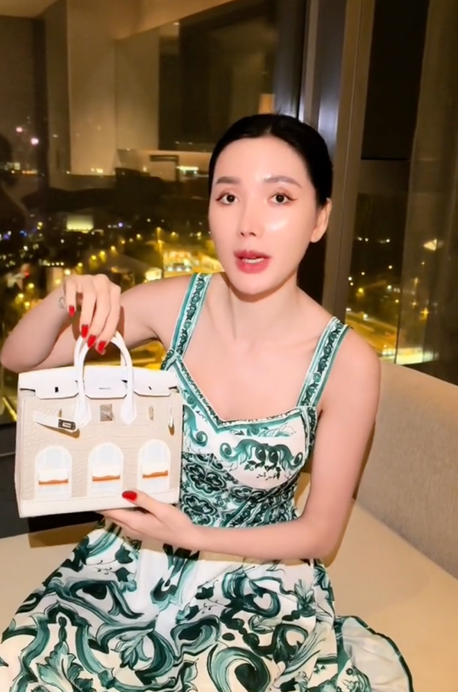 Tóc Tiên nhận được thư tay của Louis Vuitton, Ngân Collagen cũng vậy?- Ảnh 11.