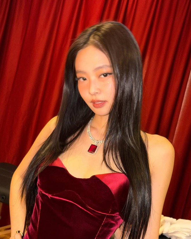 Jennie thuộc hàng siêu giàu nhưng nàng chẳng ngại diện áo rẻ chỉ hơn 400k- Ảnh 1.