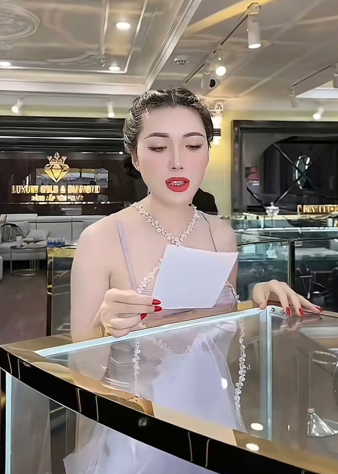 Tóc Tiên nhận được thư tay của Louis Vuitton, Ngân Collagen cũng vậy?- Ảnh 6.