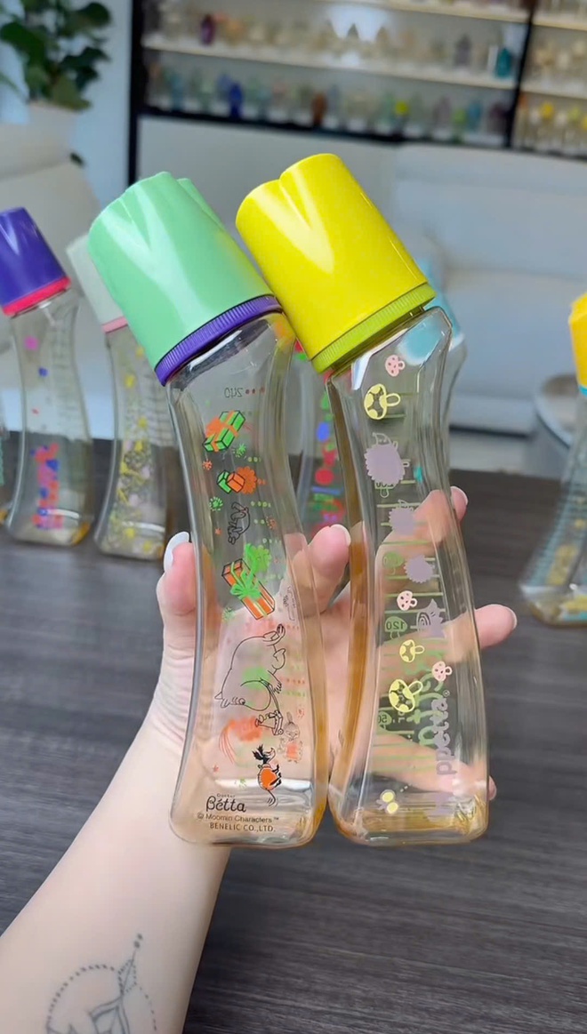 Ngắm BST bình sữa "cực đắt" nhà Bétta: Có bình lên đến hơn 17 triệu là chuyện bình thường, không hề "ảo giá" chút nào!- Ảnh 7. Ngắm BST bình sữa "cực đắt" nhà Bétta: Có bình lên đến hơn 17 triệu là chuyện bình thường, không hề "ảo giá" chút nào!- Ảnh 7.