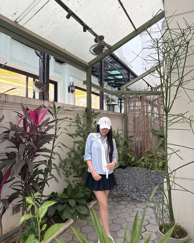Tiểu thư Doãn Hải My mê áo sơ mi như điếu đổ, luôn ưu tiên tông màu sáng để tôn da và hack dáng- Ảnh 2. Tiểu thư Doãn Hải My mê áo sơ mi như điếu đổ, luôn ưu tiên tông màu sáng để tôn da và hack dáng- Ảnh 2.