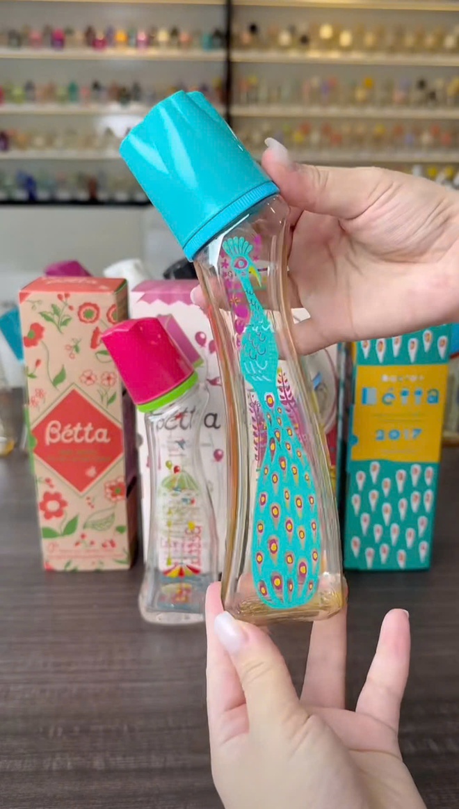 Ngắm BST bình sữa "cực đắt" nhà Bétta: Có bình lên đến hơn 17 triệu là chuyện bình thường, không hề "ảo giá" chút nào!- Ảnh 16. Ngắm BST bình sữa "cực đắt" nhà Bétta: Có bình lên đến hơn 17 triệu là chuyện bình thường, không hề "ảo giá" chút nào!- Ảnh 16.