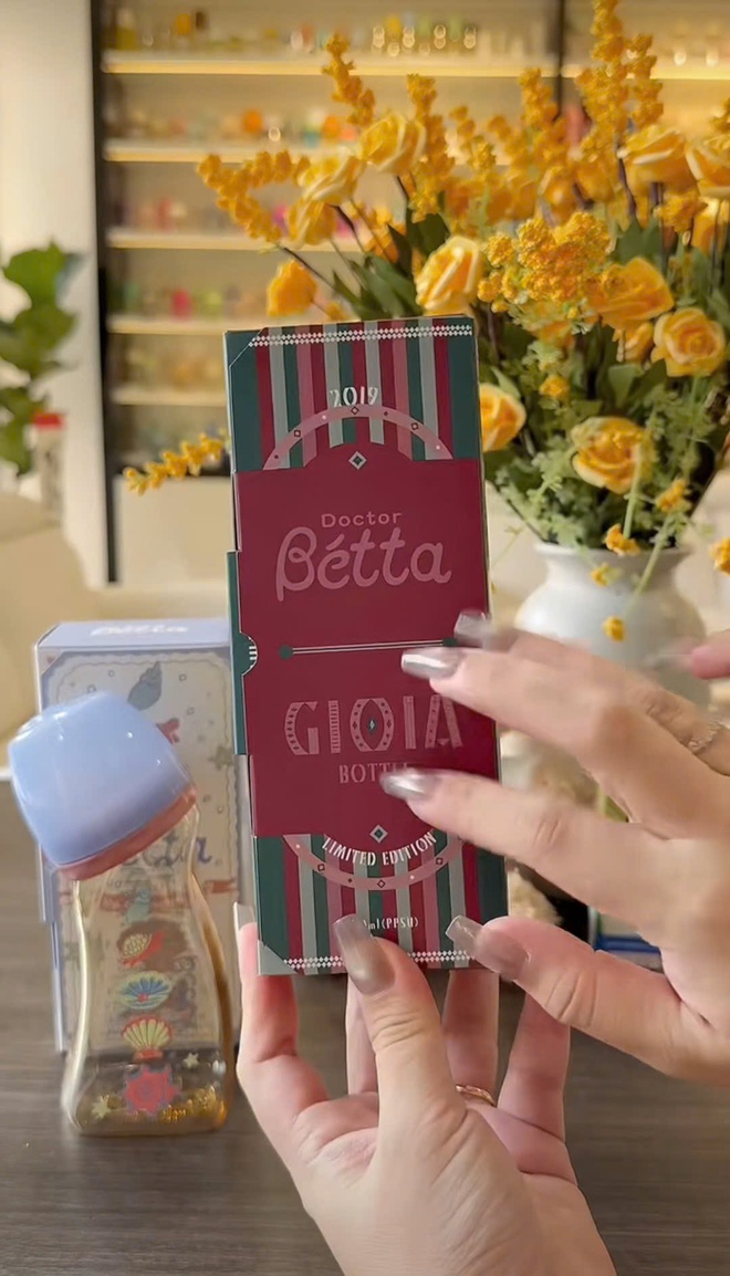 Ngắm BST bình sữa "cực đắt" nhà Bétta: Có bình lên đến hơn 17 triệu là chuyện bình thường, không hề "ảo giá" chút nào!- Ảnh 23. Ngắm BST bình sữa "cực đắt" nhà Bétta: Có bình lên đến hơn 17 triệu là chuyện bình thường, không hề "ảo giá" chút nào!- Ảnh 23.