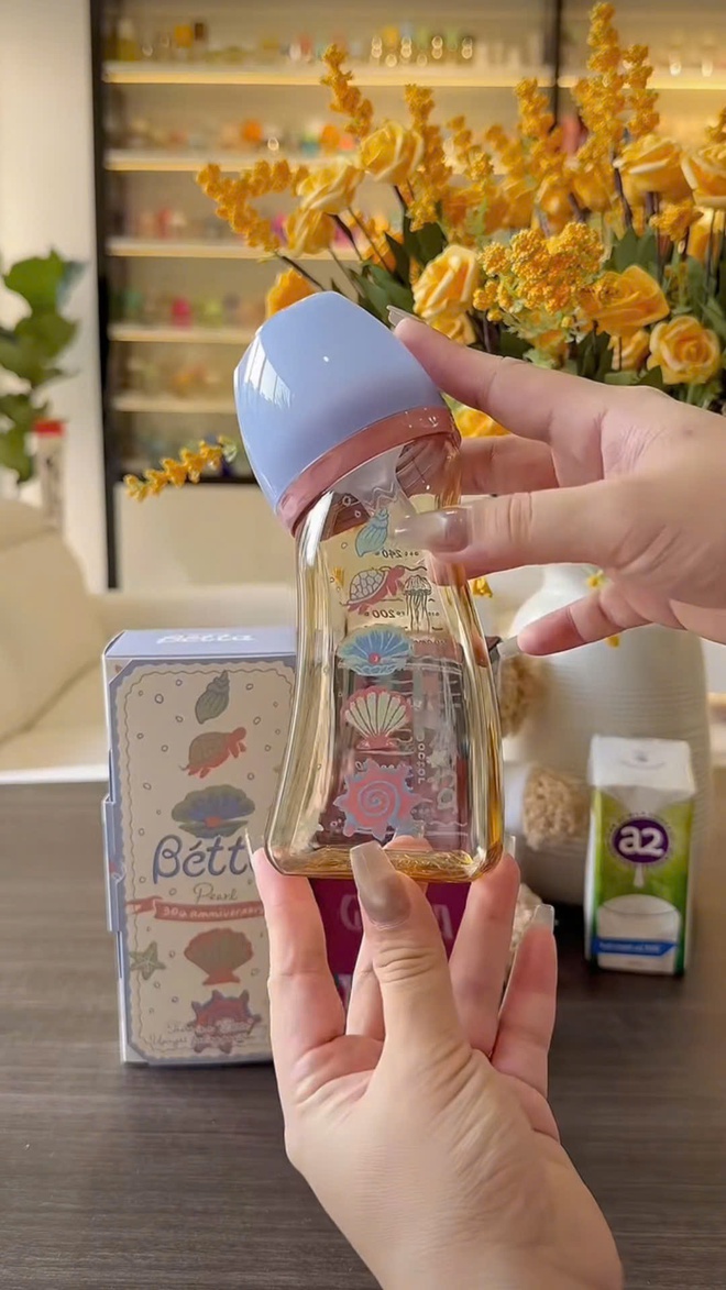 Ngắm BST bình sữa "cực đắt" nhà Bétta: Có bình lên đến hơn 17 triệu là chuyện bình thường, không hề "ảo giá" chút nào!- Ảnh 21. Ngắm BST bình sữa "cực đắt" nhà Bétta: Có bình lên đến hơn 17 triệu là chuyện bình thường, không hề "ảo giá" chút nào!- Ảnh 21.