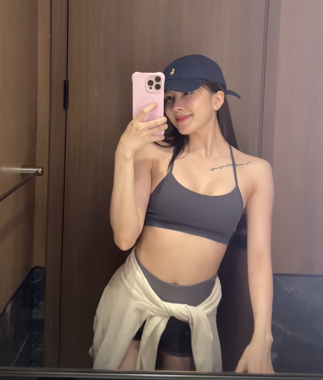 Thiều Bảo Trâm có body “nét căng” nhờ combo thể thao quen thuộc, hội chị em muốn đẹp thì "vào việc" ngay!- Ảnh 2. Thiều Bảo Trâm có body “nét căng” nhờ combo thể thao quen thuộc, hội chị em muốn đẹp thì "vào việc" ngay!- Ảnh 2.