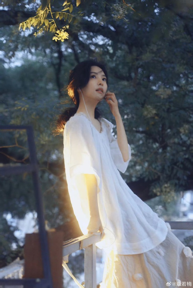 Lạ đời "bạch nguyệt quang Trung Quốc": Càng mặc đơn giản càng chuốc say người nhìn- Ảnh 2.