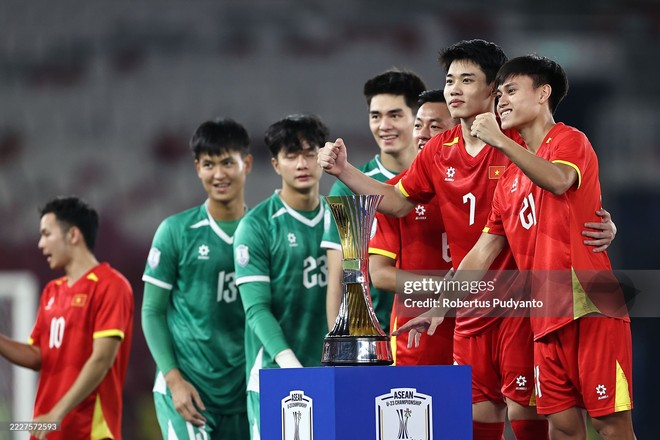 Công Phương ăn mừng bằng điệu nhảy viral thế giới của người Indonesia sau khi sút tung lưới Indonesia giúp U23 Việt Nam vô địch- Ảnh 20.