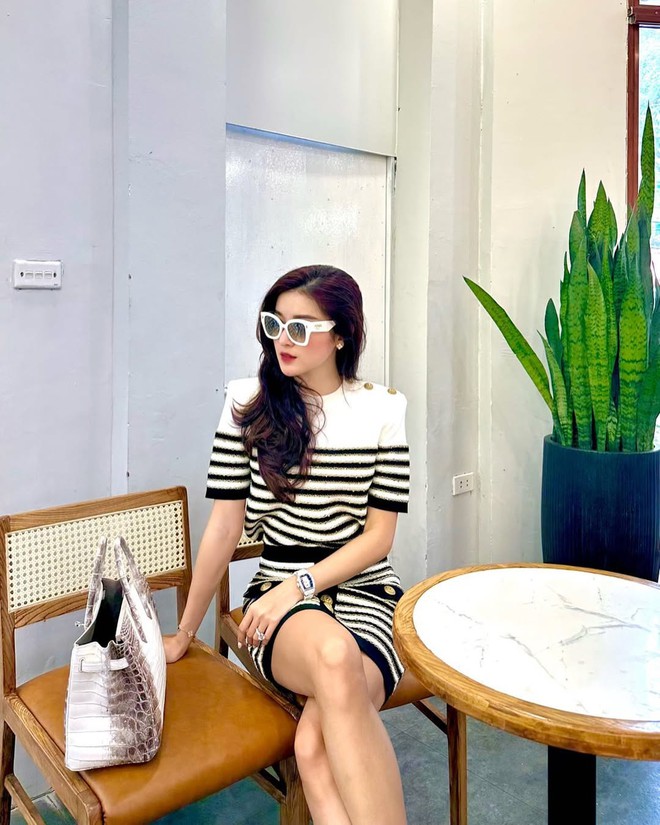 Á hậu Huyền My tuổi 30: Sở hữu biệt thự, xe sang, dát đồ hiệu từ đầu đến chân- Ảnh 7.