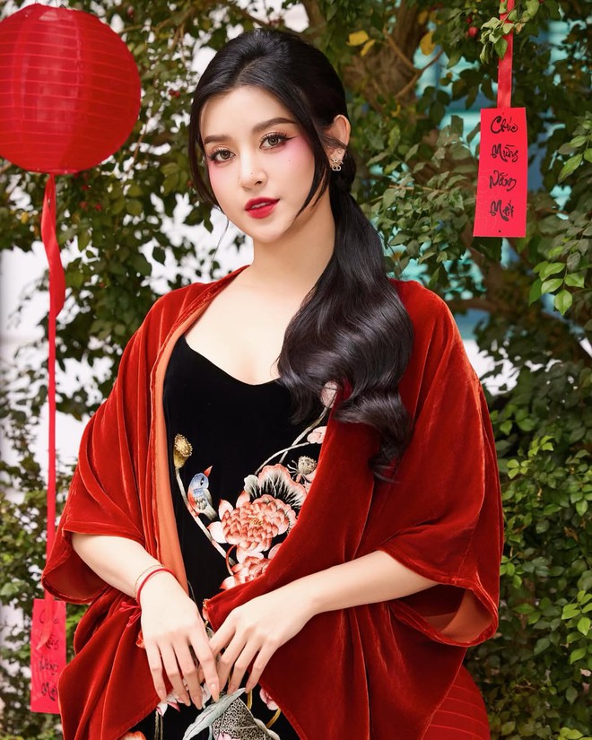 Á hậu Huyền My tuổi 30: Sở hữu biệt thự, xe sang, dát đồ hiệu từ đầu đến chân- Ảnh 2.