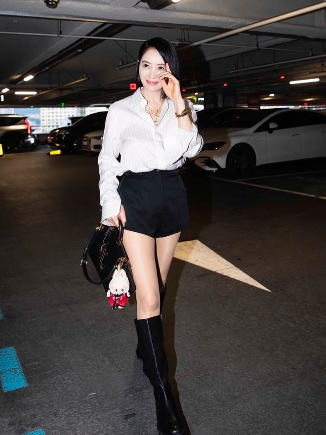 "Chị đại" U60 lên đồ khiến cả showbiz chấn động, hàng triệu cô gái ước về già mình được đẹp như vậy!- Ảnh 1. "Chị đại" U60 lên đồ khiến cả showbiz chấn động, hàng triệu cô gái ước về già mình được đẹp như vậy!- Ảnh 1.