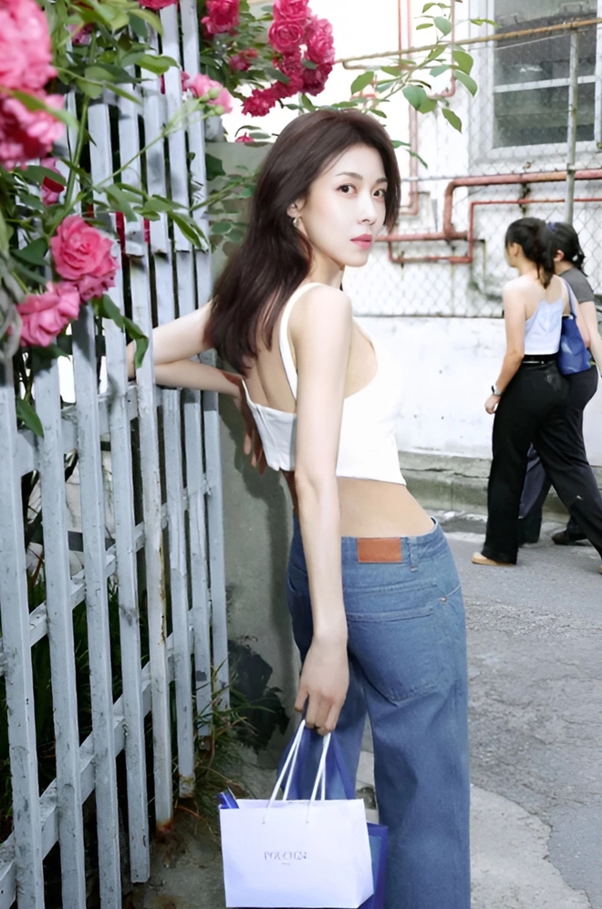 Nhan sắc gây sốc tột độ của Ha Ji Won, nhìn sang ảnh tự đăng mà không biết đâu là thật- Ảnh 1.