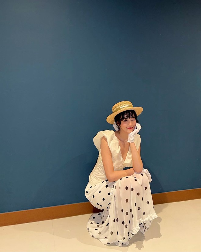 Chị em từ châu Á đến trời Tây đang chìm đắm với đồ chấm bi, tưởng "ô dề" ai ngờ đẹp và sang thôi nhé!- Ảnh 2.