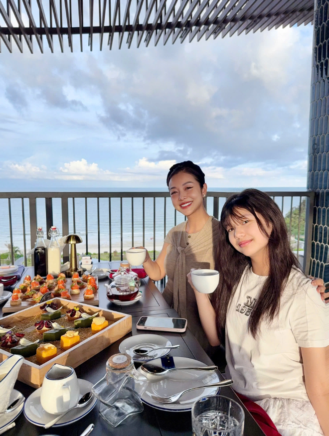 Mẹ 4 con Jennifer Phạm trẻ trung rạng rỡ đón sinh nhật tuổi 40, hai ái nữ chiếm spotlight vì đáng yêu- Ảnh 3.