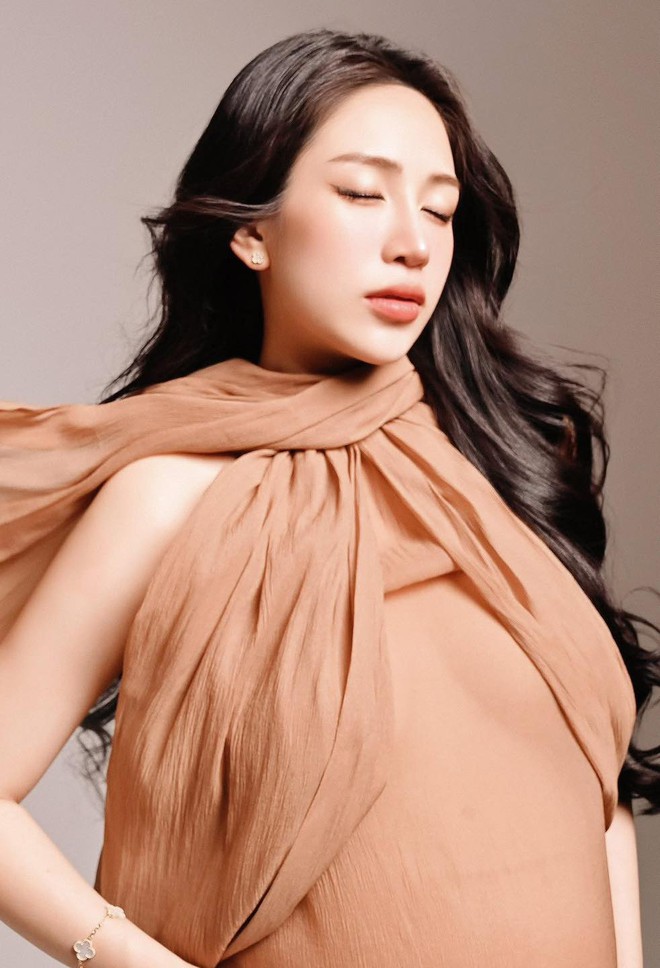 Joyce Phạm khoe thần thái đỉnh chóp ở tháng thứ 9 thai kỳ, dân tình bất ngờ phát hiện điểm trùng hợp này- Ảnh 3.