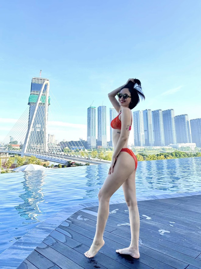 Tóc Tiên có body "nóng bỏng mắt" là nhờ squat và plank cả đấy, hội chị em ngắm rồi đi tập liền đi!- Ảnh 3. Tóc Tiên có body "nóng bỏng mắt" là nhờ squat và plank cả đấy, hội chị em ngắm rồi đi tập liền đi!- Ảnh 3.