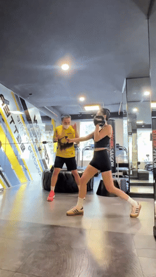 Tóc Tiên có body "nóng bỏng mắt" là nhờ squat và plank cả đấy, hội chị em ngắm rồi đi tập liền đi!- Ảnh 13. Tóc Tiên có body "nóng bỏng mắt" là nhờ squat và plank cả đấy, hội chị em ngắm rồi đi tập liền đi!- Ảnh 13.