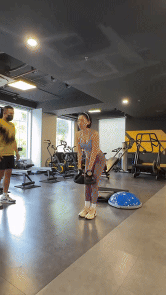 Tóc Tiên có body "nóng bỏng mắt" là nhờ squat và plank cả đấy, hội chị em ngắm rồi đi tập liền đi!- Ảnh 11. Tóc Tiên có body "nóng bỏng mắt" là nhờ squat và plank cả đấy, hội chị em ngắm rồi đi tập liền đi!- Ảnh 11.