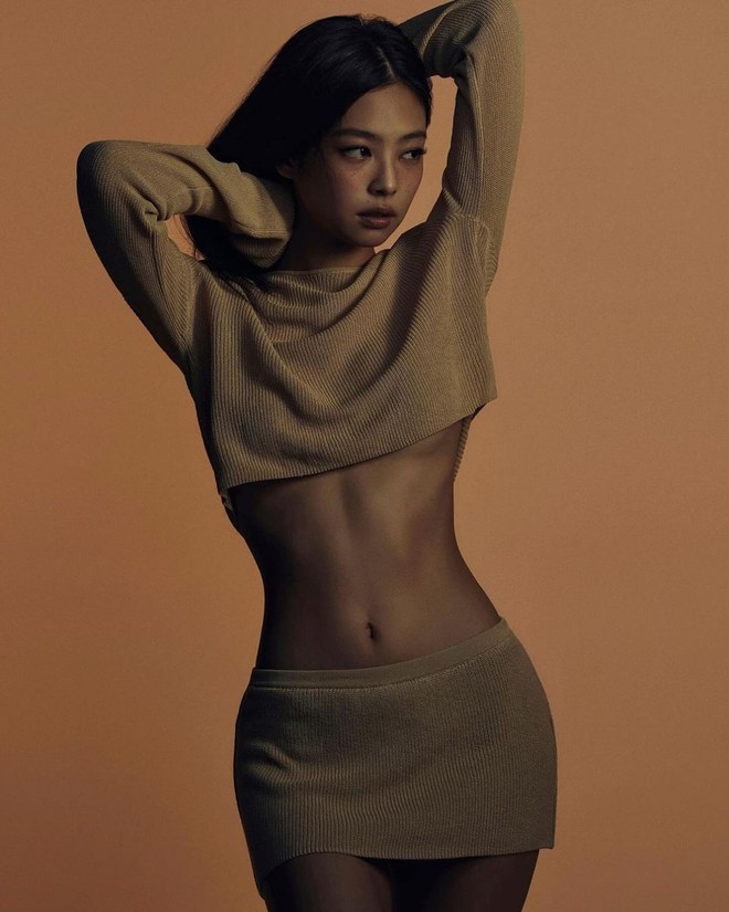 Nóng không kém concert BLACKPINK chính là vòng eo “bé xíu xiu” của Jennie- Ảnh 6.
