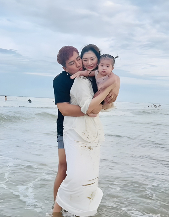 Thanh Trúc rưng rưng khi cầm que thử thai, công khai khoảnh khắc bí mật bên nam ca sĩ Việt- Ảnh 6.