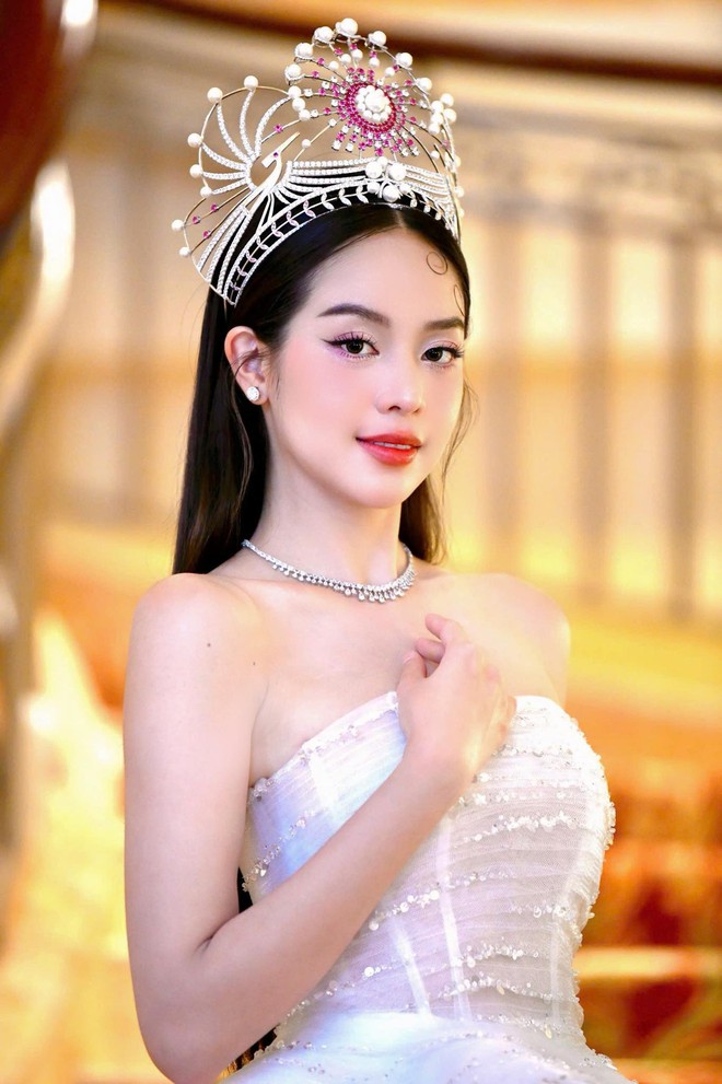 Hoa hậu Thanh Thuỷ mặt sưng phồng gây sốc, chuyện gì thế này?- Ảnh 6. Hoa hậu Thanh Thuỷ mặt sưng phồng gây sốc, chuyện gì thế này?- Ảnh 6.