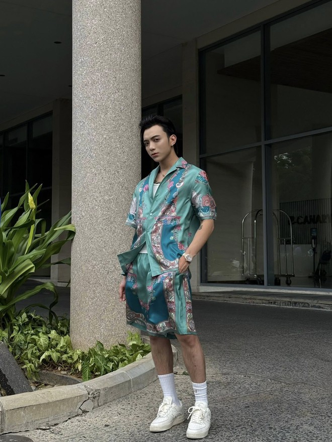 Sau màn xoá sạch ảnh với Louis Vuitton, SOOBIN đã có ngay tình mới?- Ảnh 4. Sau màn xoá sạch ảnh với Louis Vuitton, SOOBIN đã có ngay tình mới?- Ảnh 4.