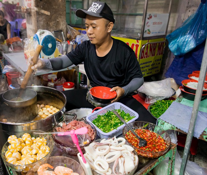 Phường Sài Gòn: Có 2 hàng phở nấu suốt 1 thập kỷ, quán hủ tiếu “người yêu cũ” khiến sao Việt ghé đến hoài- Ảnh 11.