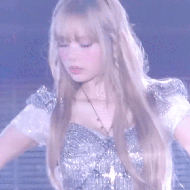 Lisa thay đổi làm dân tình “quay xe”, outfit đặc biệt thành tâm điểm trong concert BLACKPINK- Ảnh 5.