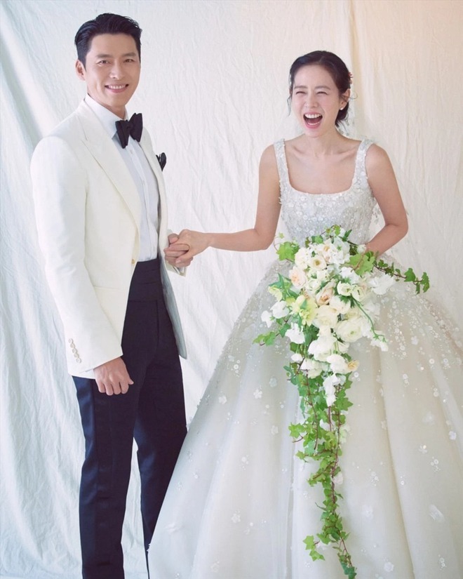 Rò rỉ ảnh hiếm "1 nhà 3 người" của Son Ye Jin - Hyun Bin, quý tử cũng chính thức lộ diện?- Ảnh 1.