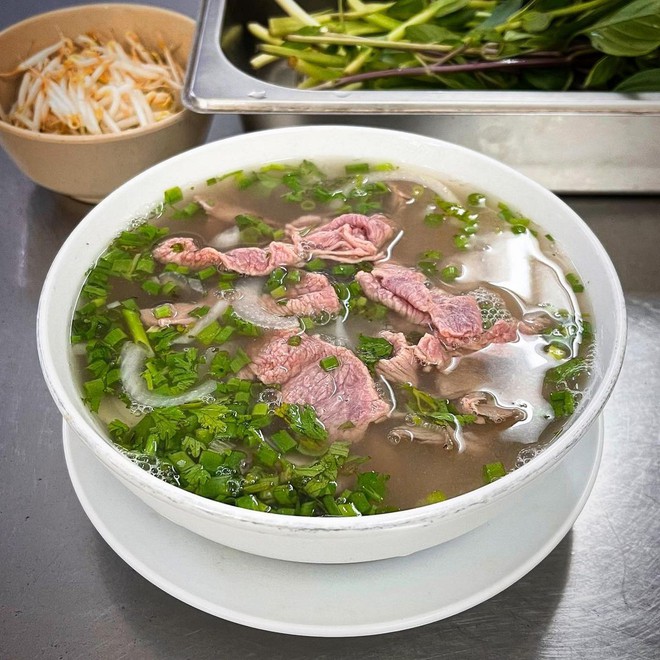Phường Sài Gòn: Có 2 hàng phở nấu suốt 1 thập kỷ, quán hủ tiếu “người yêu cũ” khiến sao Việt ghé đến hoài- Ảnh 4.