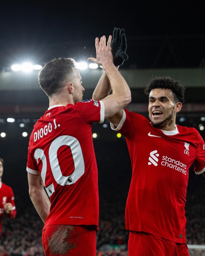 Trên mạng khóc thương, sau lưng đi tiệc tùng, sao Liverpool nhận bão phẫn nộ vì vô cảm với Diogo Jota- Ảnh 3.