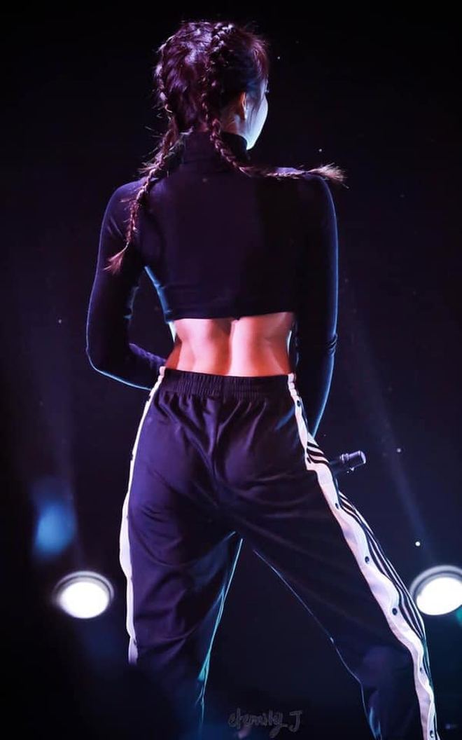 Muốn có dáng đẹp, eo thon như Jennie (BLACKPINK), tập ngay 2 môn thể thao này nhé!- Ảnh 19.