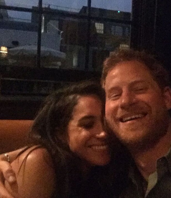 Meghan chia sẻ ảnh selfie ngọt ngào bên Harry, hé lộ "truyền thống gia đình" đặc biệt được thiết lập từ cuộc hẹn thứ 2- Ảnh 2.