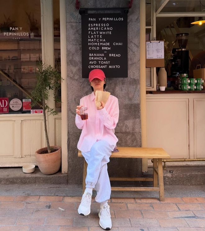 Song Hye Kyo 43 tuổi vẫn là "sách mẫu" mặc đẹp, hội gái trẻ cũng muốn copy- Ảnh 3.