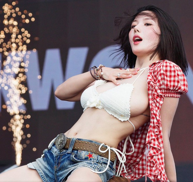 Nữ thần warterbomb Kwon Eun Bi hút triệu views với body sexy bốc lửa, hoá ra nhờ chăm tập môn này- Ảnh 1.