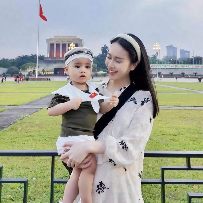 Mai Ngọc hẹn hò team mẹ bỉm sữa: Toàn nhan sắc đỉnh chóp, lên chức rồi mà vẫn sang - xịn - đẹp- Ảnh 4.