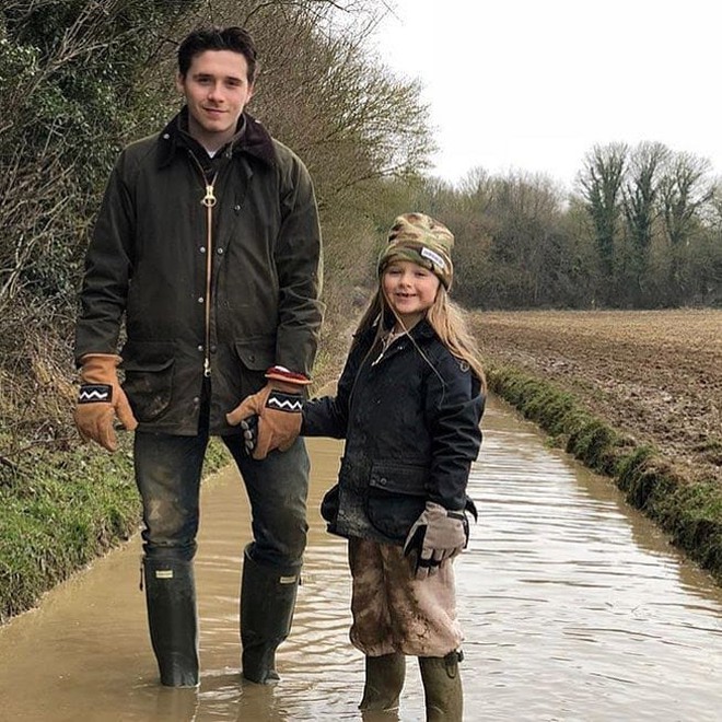 Ảnh: Harper Beckham từng là em gái út hạnh phúc nhất trong vòng tay anh cả, chị dâu, nay chỉ còn tiếc nuối...- Ảnh 9.