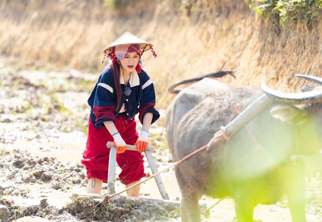 Tiểu thư 7000 tỷ Ngọc Thanh Tâm tập gì mà đi cày hùng hục, làm nông khỏe re trong "Gia đình Haha"?- Ảnh 11.