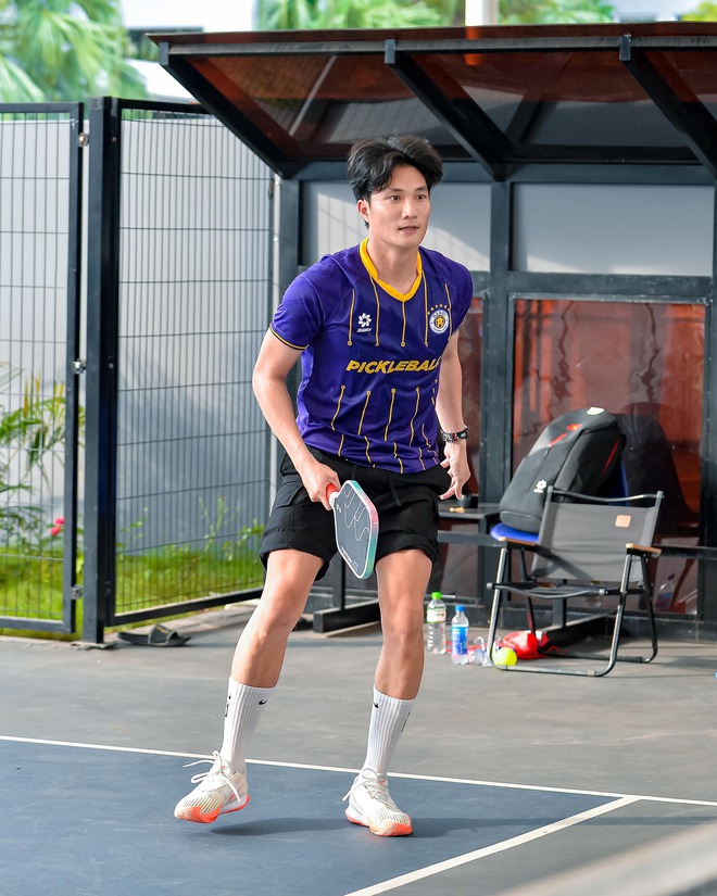 Thiếu gia nhà bầu Hiển rủ Văn Quyết, Duy Manh chơi pickleball, trận đấu căng như ATP, nhìn "phẩy vợt" mà choáng- Ảnh 7.