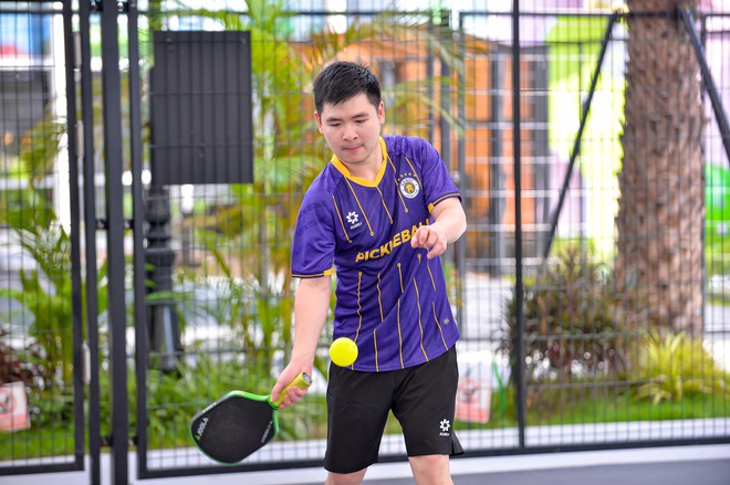 Thiếu gia nhà bầu Hiển rủ Văn Quyết, Duy Manh chơi pickleball, trận đấu căng như ATP, nhìn "phẩy vợt" mà choáng- Ảnh 3.