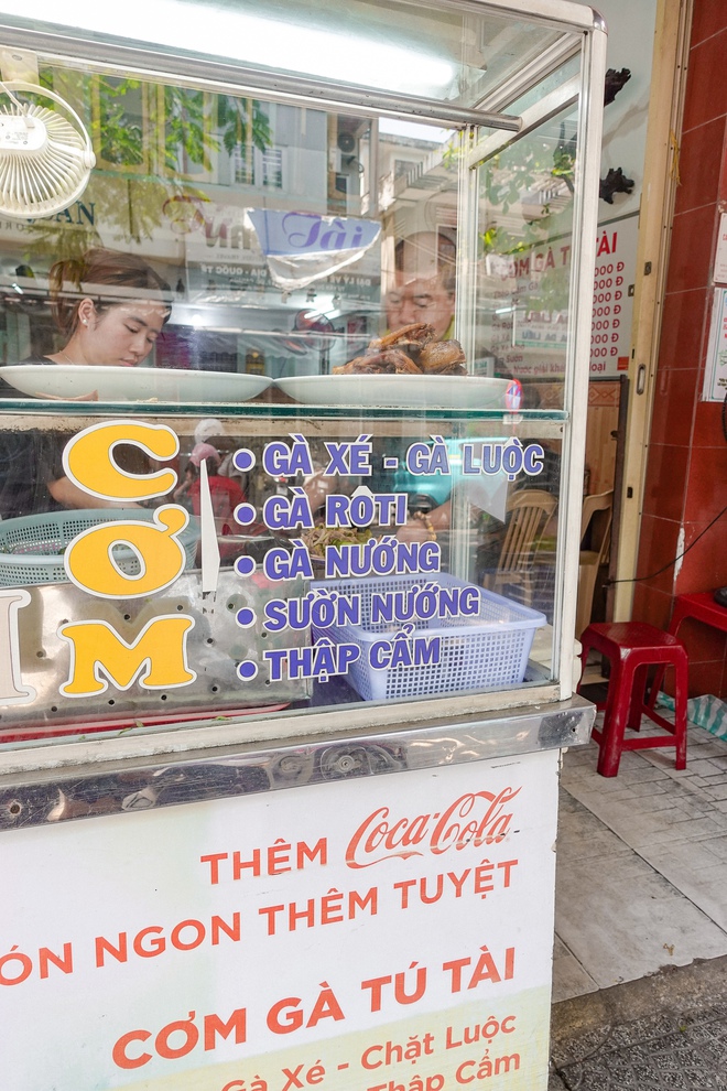 Hàng cơm gà "fomo" ở Đà Nẵng khiến du khách "sợ bỏ lỡ", Tina Thảo Thi cũng trầm trồ vì 1 chi tiết- Ảnh 5.