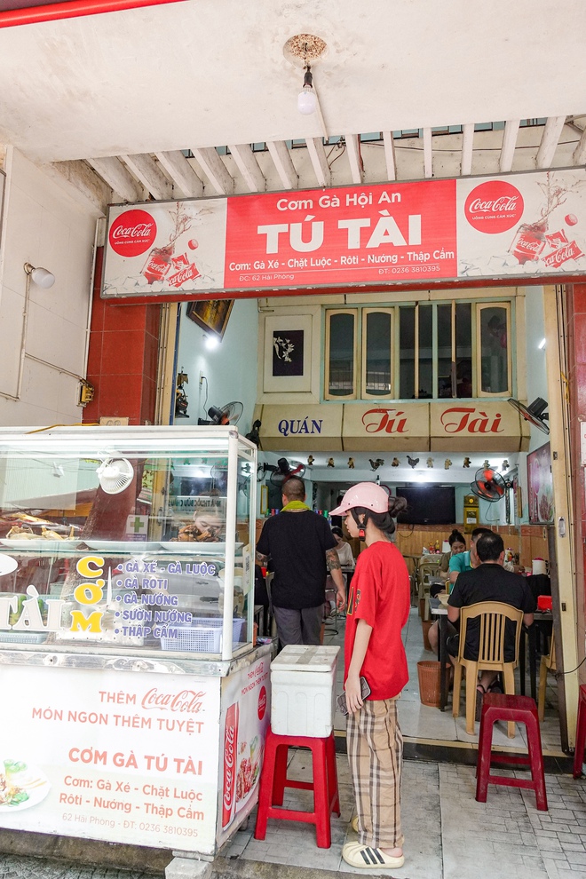 Hàng cơm gà "fomo" ở Đà Nẵng khiến du khách "sợ bỏ lỡ", Tina Thảo Thi cũng trầm trồ vì 1 chi tiết- Ảnh 6.