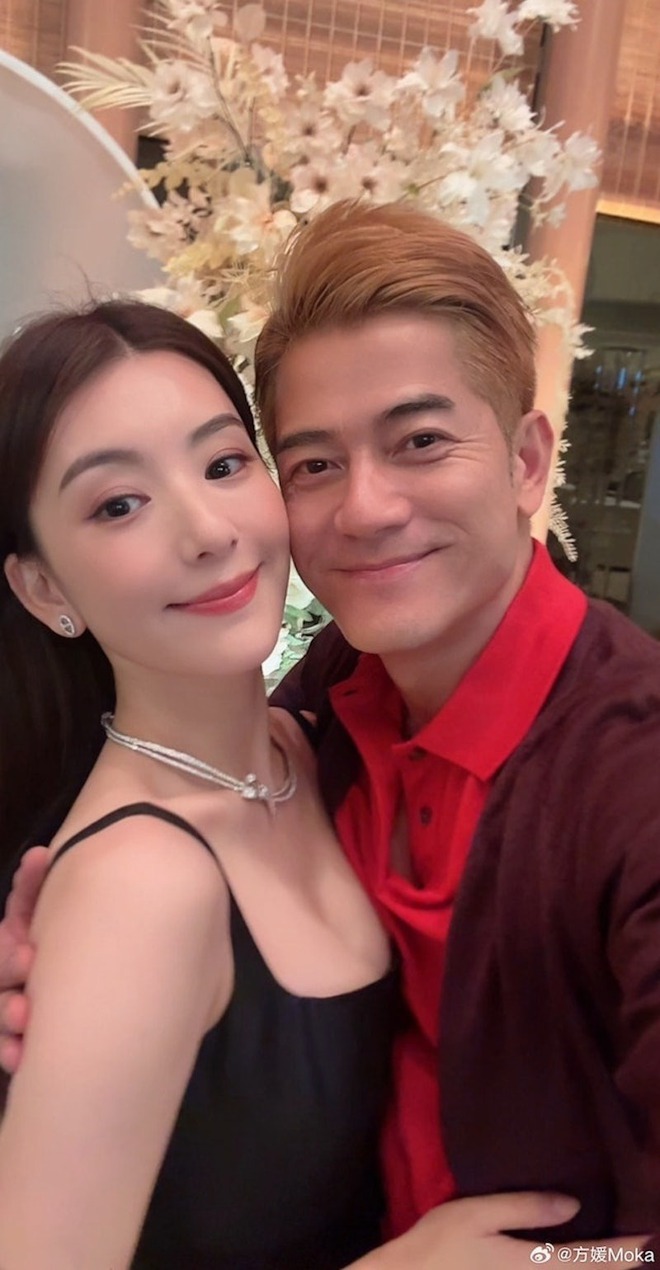 Nam diễn viên hạng A "thưởng nóng" 332 tỷ cho vợ hot girl mang thai lần 3, chồng nhà người ta là đây!- Ảnh 1.