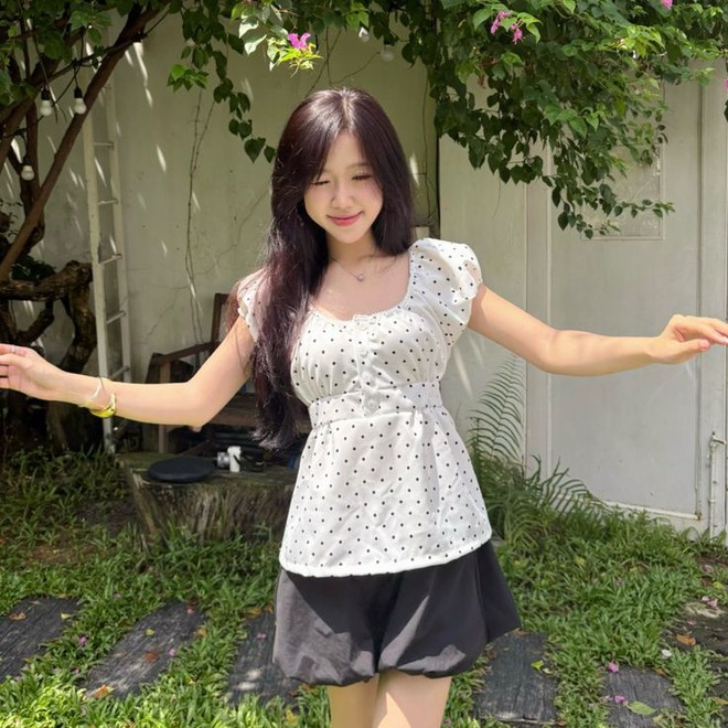 Chị em từ châu Á đến trời Tây đang chìm đắm với đồ chấm bi, tưởng "ô dề" ai ngờ đẹp và sang thôi nhé!- Ảnh 15.